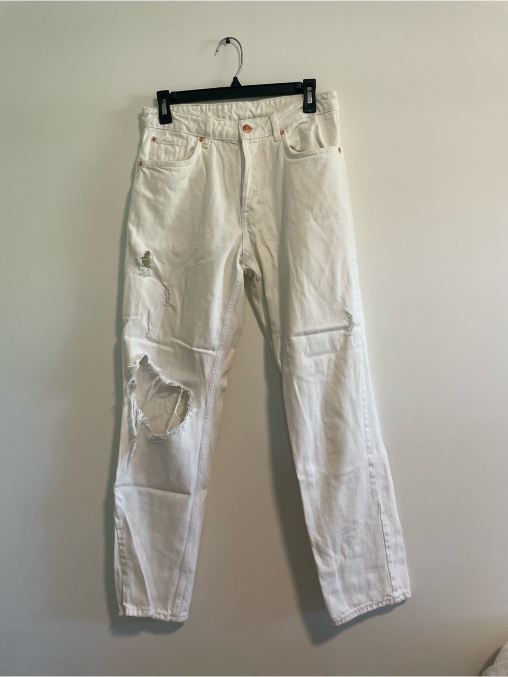 H&M Women’s Straight Leg Distressed White Jeans Size 4 High Rise